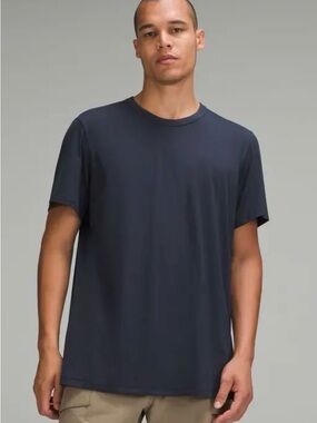 NWT lululemon athletica Fundamental Tee size Large in nautical navy